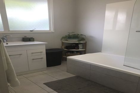 Photo of property in 1/109 Oreil Avenue, West Harbour, Auckland, 0618