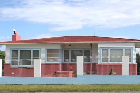 Photo of property in 10 Norcross Avenue, Henderson, Auckland, 0612