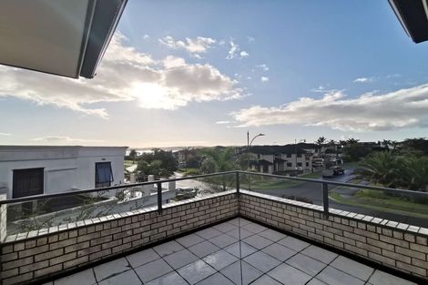 Photo of property in 46 Waimanu Bay Drive, Te Atatu Peninsula, Auckland, 0610