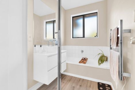 Photo of property in 15 John Olliver Terrace, Halswell, Christchurch, 8025
