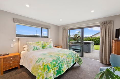 Photo of property in 17 Gosling Crescent, Halswell, Christchurch, 8025