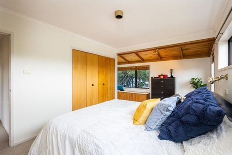 Photo of property in 20 Sequoia Grove, Merrilands, New Plymouth, 4312