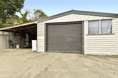 Photo of property in 70 Roberton Road, Avondale, Auckland, 1026