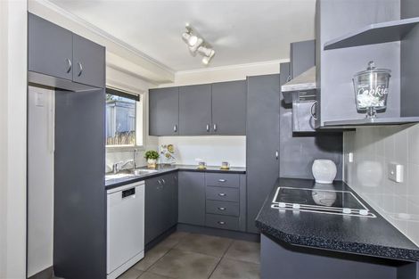 Photo of property in 118 Lynn Road, Bayview, Auckland, 0629