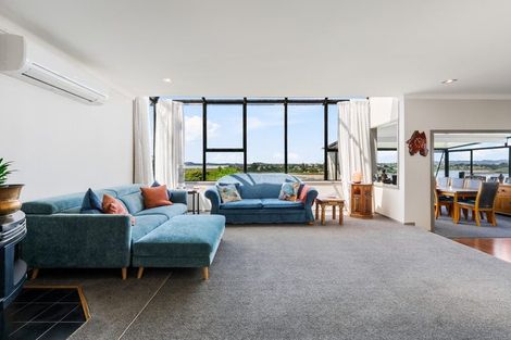 Photo of property in 19 Constable Lane, West Harbour, Auckland, 0618