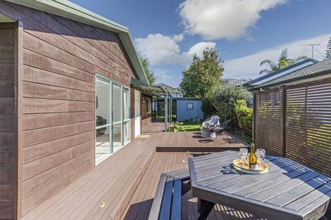 Photo of property in 2/18 Edgeworth Road, Glenfield, Auckland, 0629