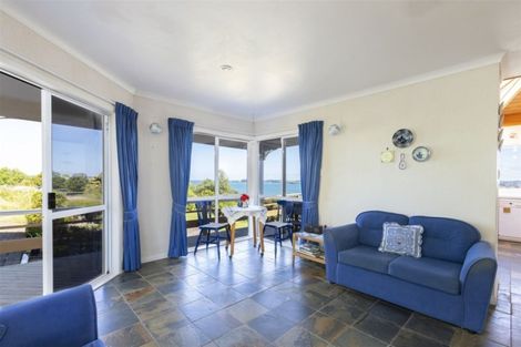 Photo of property in 6 Puriri Place, Sandspit, Warkworth, 0982