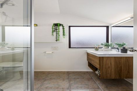 Photo of property in 6 Rathmullen Place, Pinehill, Auckland, 0632