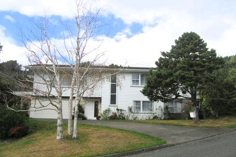 Photo of property in 3 Harewood Grove, Pinehaven, Upper Hutt, 5019