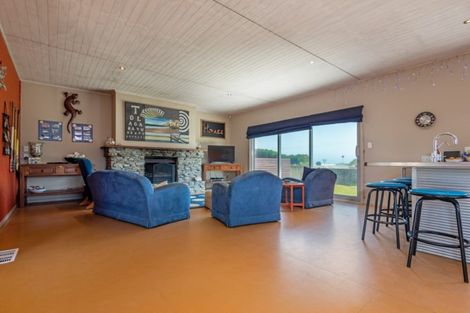 Photo of property in 5 Koputara Road, Himatangi Beach, Foxton, 4891