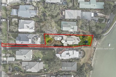 Photo of property in 2/33 Beresford Street, Bayswater, Auckland, 0622