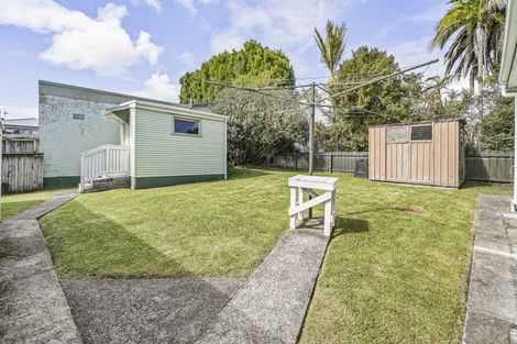 Photo of property in 59 Sylvan Crescent, Te Atatu South, Auckland, 0610
