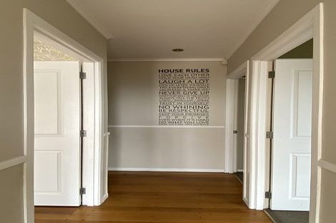 Photo of property in 1 Royal View Road, Te Atatu South, Auckland, 0610