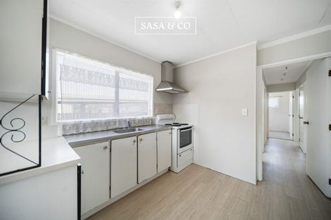Photo of property in 2/6 Bundena Place, Clendon Park, Auckland, 2103