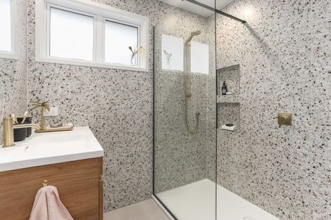 Photo of property in 8a Steen Place, Mangere Bridge, Auckland, 2022