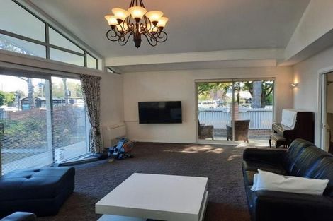 Photo of property in 226 Memorial Avenue, Burnside, Christchurch, 8053