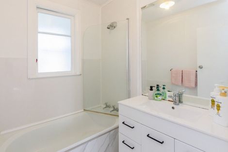 Photo of property in 17 Peters Avenue, Cloverlea, Palmerston North, 4412