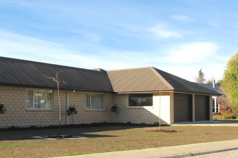 Photo of property in 1 Larch Place, Wanaka, 9305