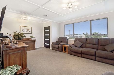 Photo of property in 22 Egmont Street, Castlecliff, Whanganui, 4501