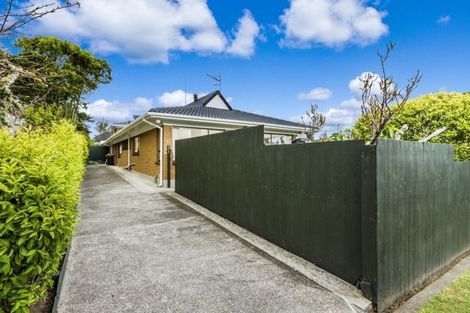 Photo of property in 1/18 Kauri Glen Road, Northcote, Auckland, 0627