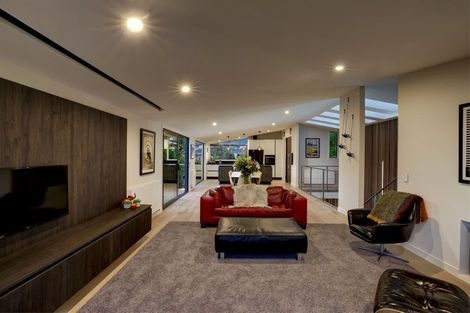 Photo of property in 34 Cedar Drive, Kelvin Heights, Queenstown, 9300