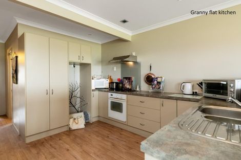 Photo of property in 1011 Papamoa Beach Road, Papamoa Beach, Papamoa, 3118