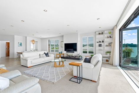 Photo of property in 32 Kahurangi Place, Snells Beach, 0920