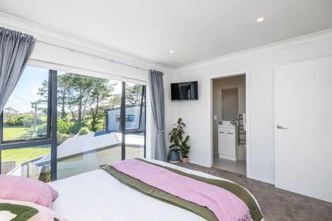 Photo of property in 41 Brindle Way, Newlands, Wellington, 6037