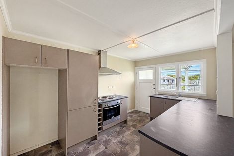 Photo of property in 45 Karaka Street, Castlecliff, Whanganui, 4501