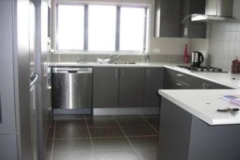 Photo of property in 33 Sonoma Crescent, Oteha, Auckland, 0632