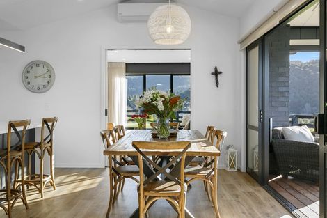 Photo of property in 2 Glendas Way, Acacia Bay, 3385