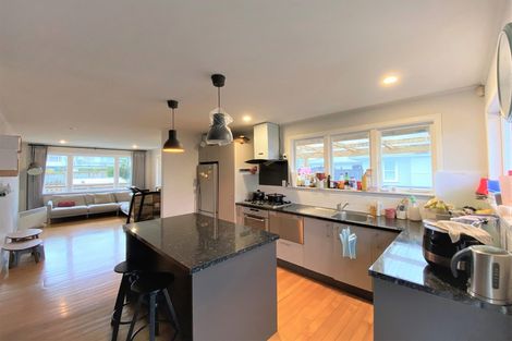 Photo of property in 140 Ennis Avenue, Pakuranga Heights, Auckland, 2010