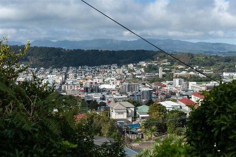Photo of property in 118 Kelburn Parade, Kelburn, Wellington, 6012