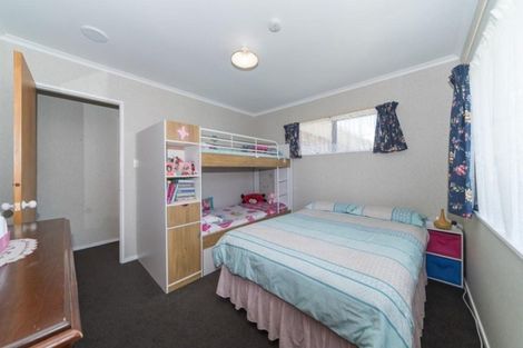 Photo of property in 2 Gregory Close, Palmerston North, 4414