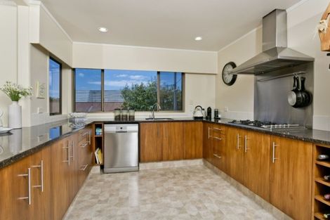 Photo of property in 1/26 County Road, Torbay, Auckland, 0630