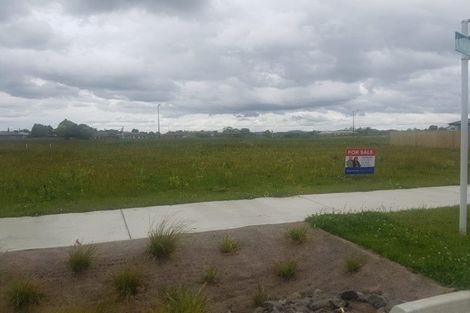 Photo of property in 8 Matikao Way, Pukekohe, 2120