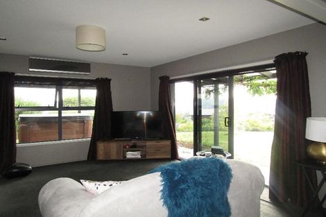 Photo of property in 17 Peregrine Place, Kinloch, Taupo, 3377