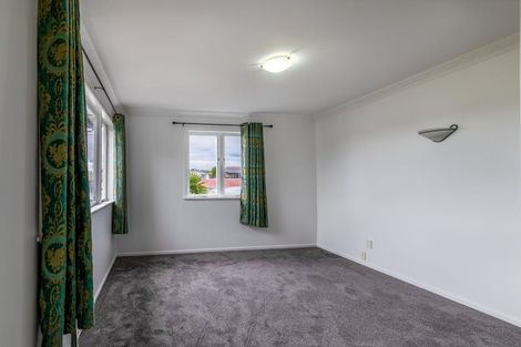 Photo of property in 12 Taipari Road, Te Atatu Peninsula, Auckland, 0610