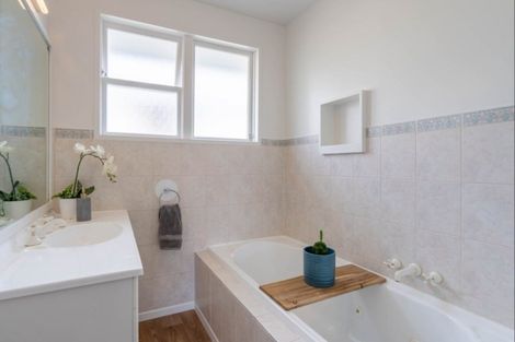 Photo of property in 19 Brora Crescent, Papakowhai, Porirua, 5024