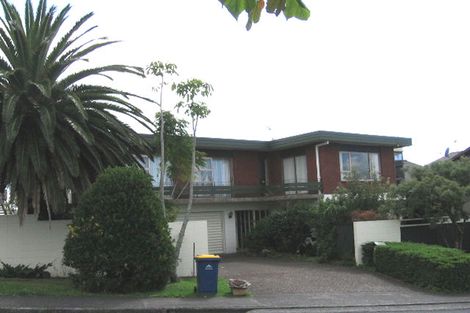 Photo of property in 1/1 Rahopara Street, Castor Bay, Auckland, 0620