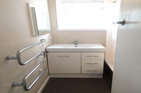 Photo of property in 19 Sunnynook Road, Forrest Hill, Auckland, 0620