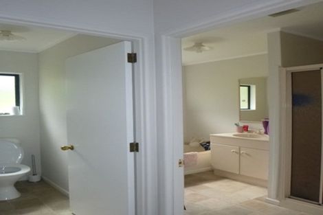 Photo of property in 1/15 Seaview Road, Glenfield, Auckland, 0629