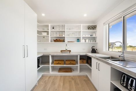 Photo of property in 10 Karaka Place, Kinloch, Taupo, 3377