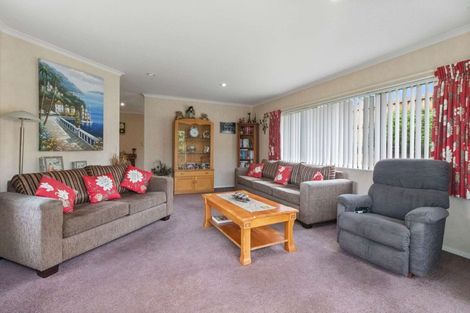 Photo of property in 9 Heaphy Place, Pukehangi, Rotorua, 3015