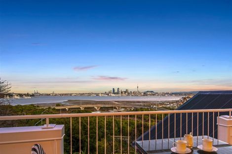 Photo of property in 25 Sylvan Avenue, Northcote, Auckland, 0627