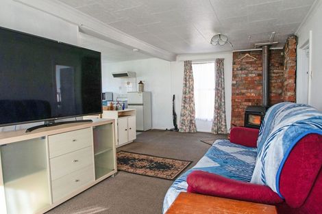 Photo of property in 82 Salcombe Street, Kaitangata, 9210