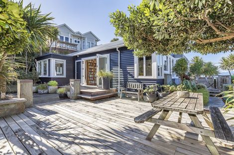 Photo of property in 16 Beach Street, Island Bay, Wellington, 6023