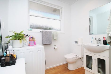 Photo of property in 1/11 Liston Street, Northcote, Auckland, 0627