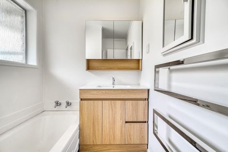 Photo of property in 10 Brunner Road, Glen Eden, Auckland, 0602