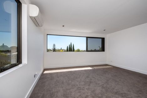 Photo of property in 19c Momona Road, Greenlane, Auckland, 1051